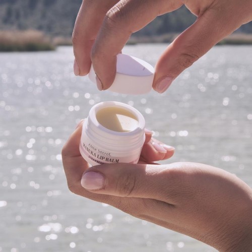 BÁLSAMO LABIAL REPARADOR FRESA KARITÉ, INCA INCHI & MIEL DE MANUKA