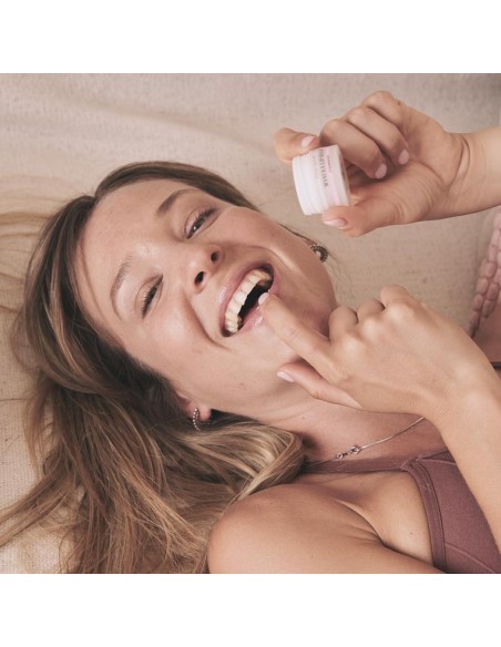 BÁLSAMO LABIAL REPARADOR FRESA KARITÉ, INCA INCHI & MIEL DE MANUKA